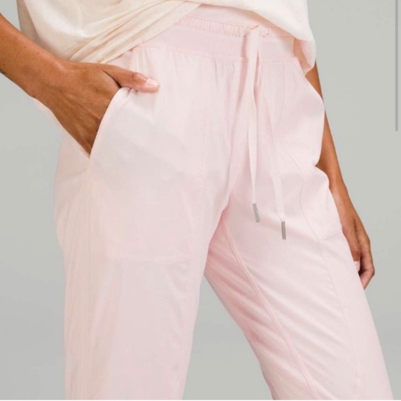 Lululemon Dance Studio Crop Lined Strawberry Milkshake - Picture 3 of 6